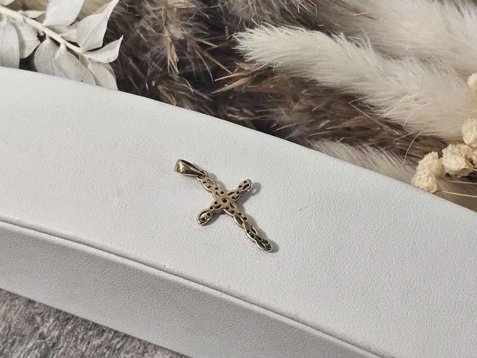 Krzyż CYRKONIE próba 333 Waga 0,51g