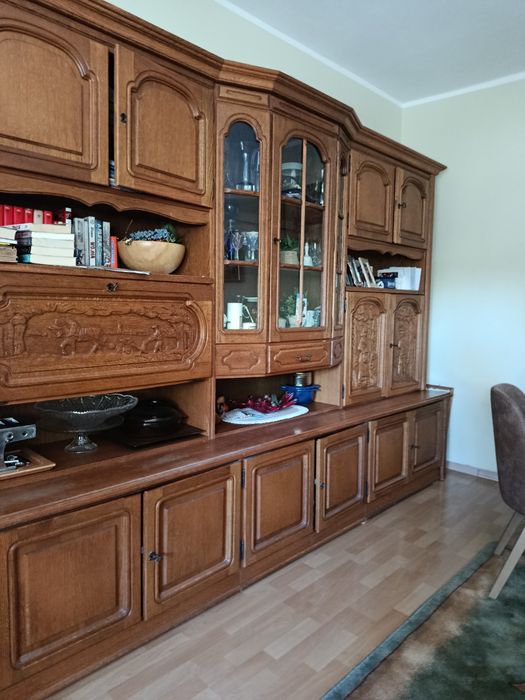 Meblościanka rzeźbiona