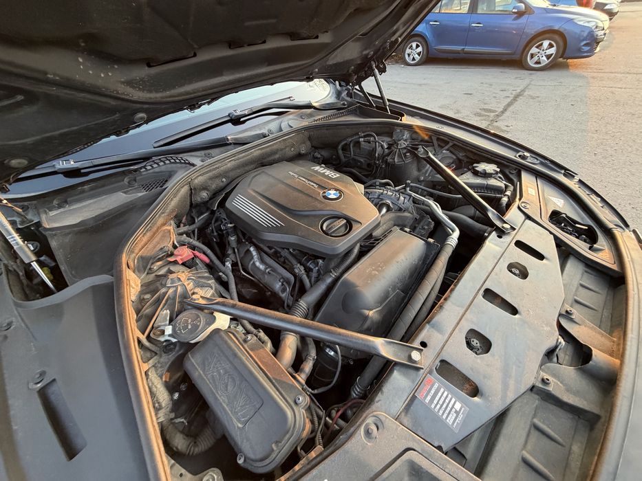BMW F11 520D. Czarna podsufitka akntara.