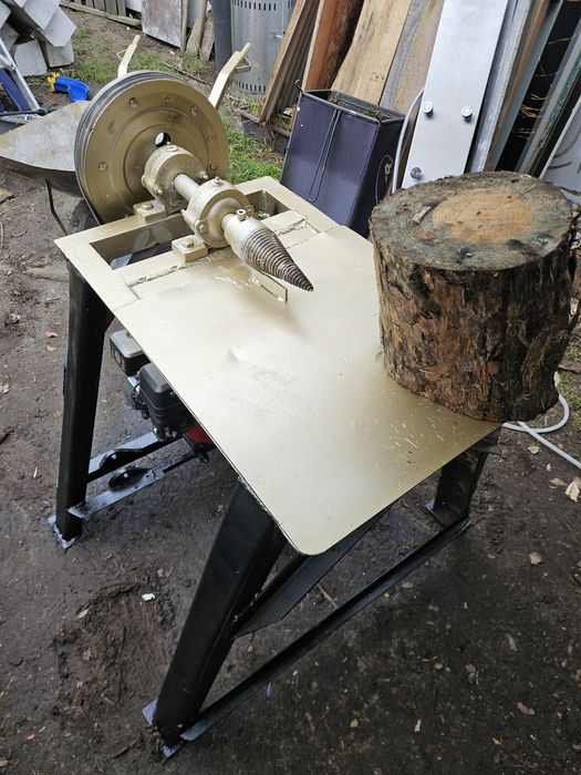 Łuparka świdrowa spalinowa do drewna 7 hp rębak