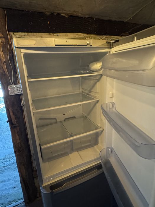 Холодильник Indesit