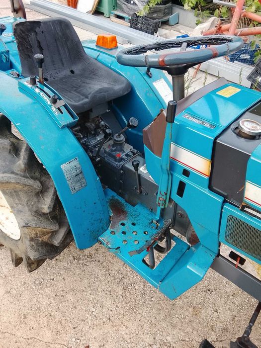 Trator Agrícola Mitsubishi sem Matrícula + 3 Alfaias | Excelente Estado