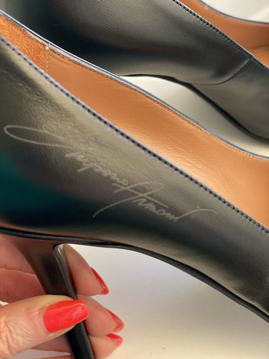 Оригінал  туфлі Emporio Armani 38 (каблук 9 см )