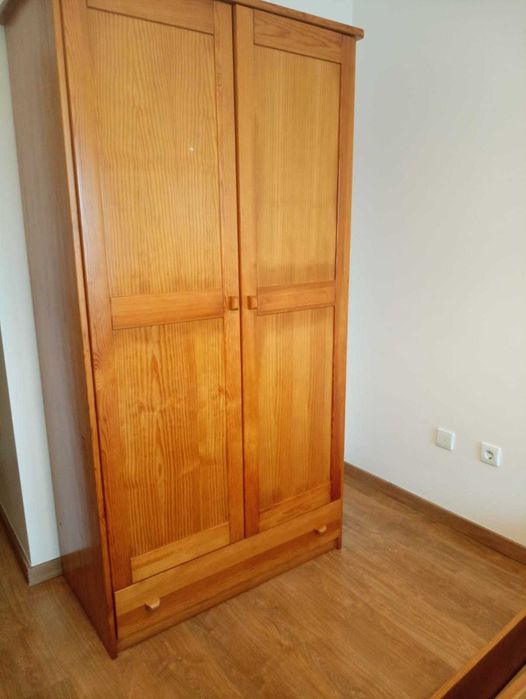 Mobilia (cama + Armários) em Pinho maciço