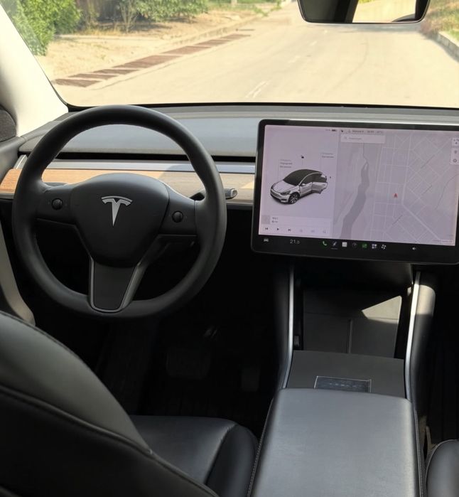 Tesla model Y 2020 рік