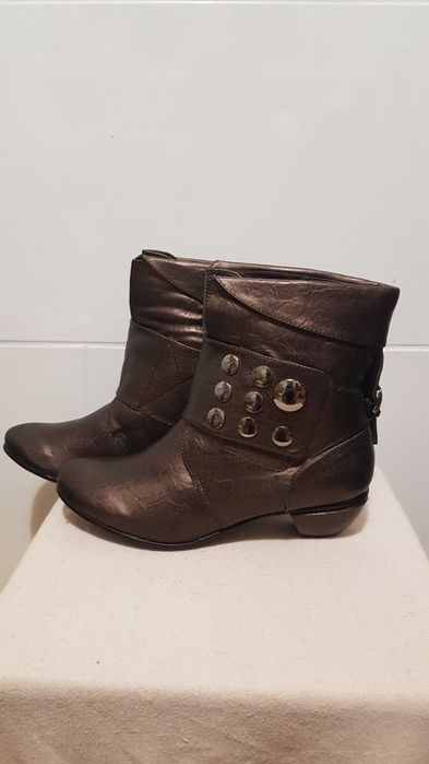 Buty  jesienno-wiosenne rozmiar 39,,You And Me" na małym obcasie.