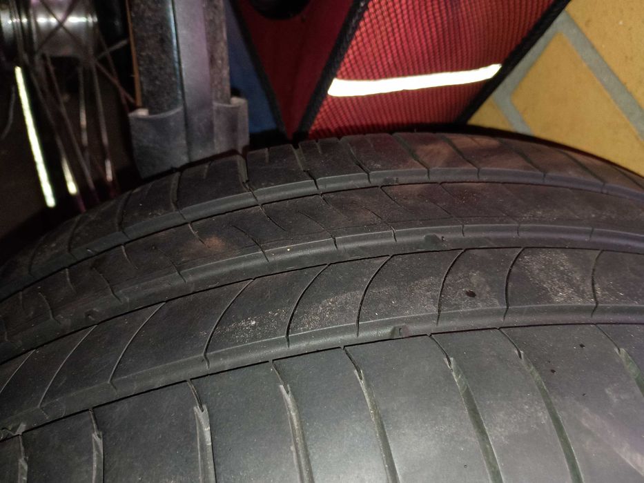 Sprzedam felgi aluminiowe z oponami letnimi