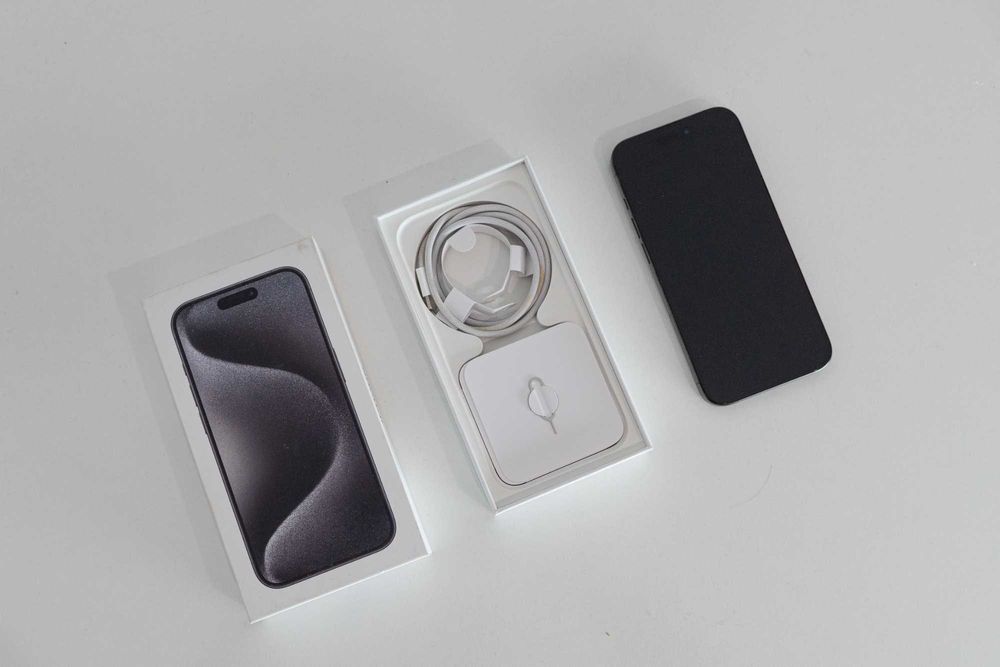 Iphone 15 Pro com Fatura e Garantia (Rádio Popular)