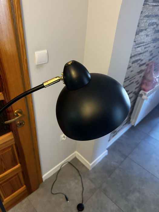Lampa stojąca Jysk czarna HUGO