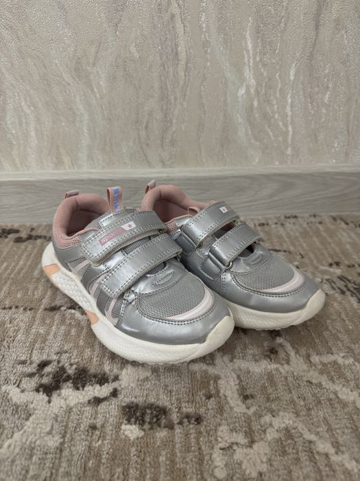 Кросівки для дівчинки