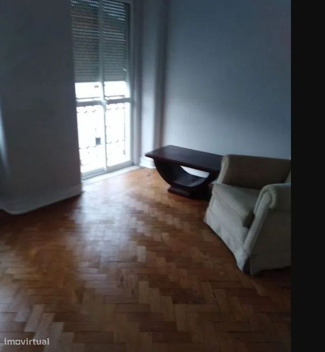 Excelente Apartamento de 4 assoalhadas sito nas Avenidas Novas