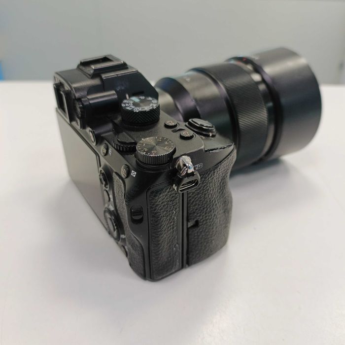 Фотоапарат Sony Alpha A7 III (ILCE-7M3) + об'єктив Sony FE 1.8/85