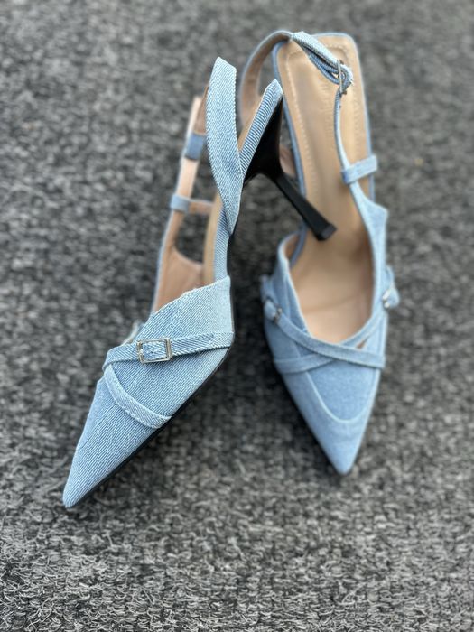 Стильні нові літні туфлі