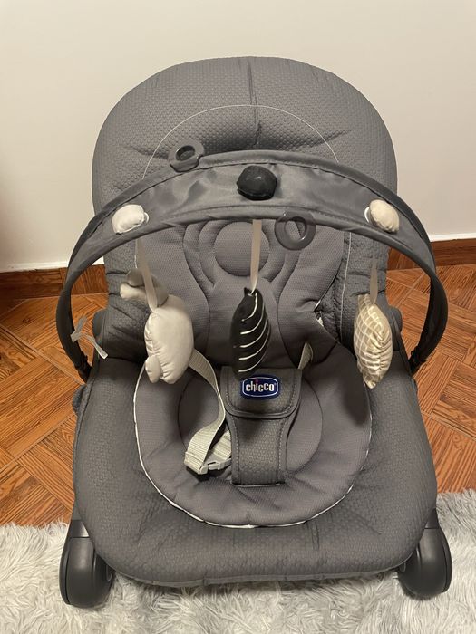 Berço next to me, banheira com suporte, marsupio e espreguiçadeira