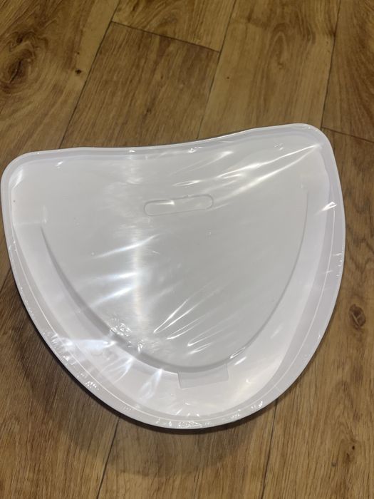 Нова лампа для манікюру запакована професіональна