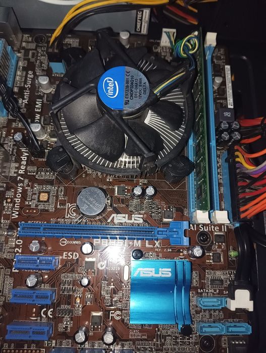 Komputer stacjonarny z i3 procesorem.