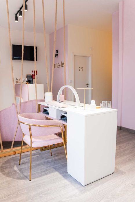 Mobiliário de estética e cabeleireiro