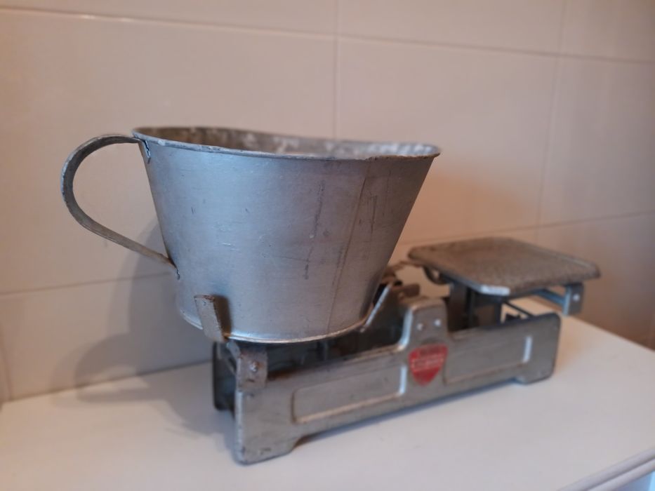 Balança antiga invulgar- pesa até 10kg