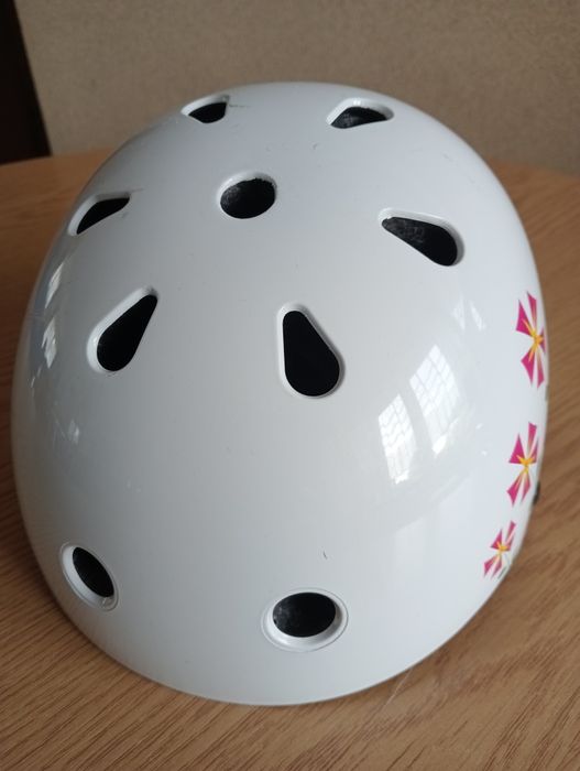 Kask rowerowy Delta Sport regulowany, rozmiar 52-57, ca. 400 g.