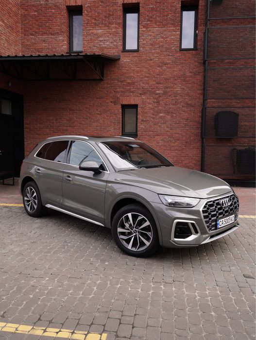 Машина в гарному стані, має топовий колір кузова серед Audi - Chronos Gray! Дуже гарно виглядає, виділяється в потоці.
По техніці ніяких питань немає, все зроблено якісно, також додатково зроблена українізація, встановлені оригінальні карти.

Комплектація:
• LED оптика
• S-line пакет
• Преміальна акустика Bang & Olufsen
• Пам’ять сидінь
• Підігріви сидінь
• Трьохзонний клімат
• Дерев’яні декоративні вставки
• Drive Select
• Віртуальна панель приладів
• Парктроніки + камери 360
• Повний привід Quattro
• Безпровідний CarPlay / Android Auto
• Безключовий доступ та старт-стоп
• Дистронік, утримання в смузі,активний круїз контроль
• Електропривід багажника
• Також ще багато іншого

Машина дуже гарна зовні і має чудову динаміку на дорозі
Телефонуйте, відповім на всі питання