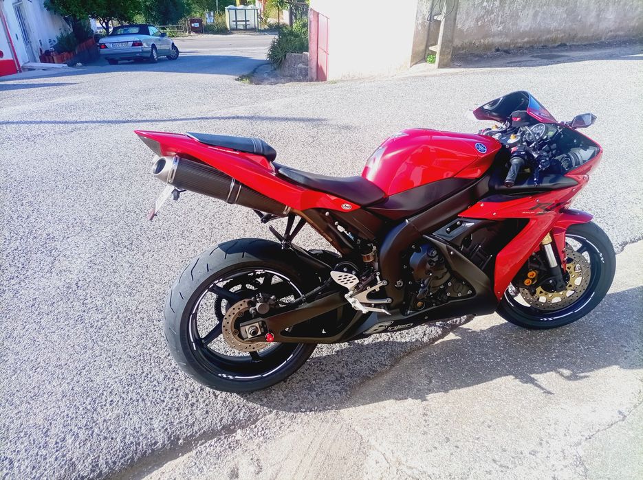 Vendo  ou troco Yamaha r1 e bom estado