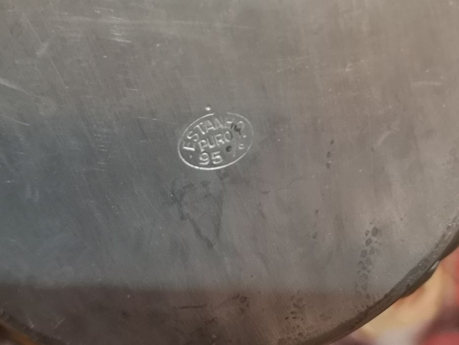 Peça decorativa, em estanho.