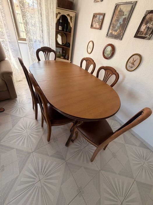 Mesa de Sala com 6 Cadeiras – 100€