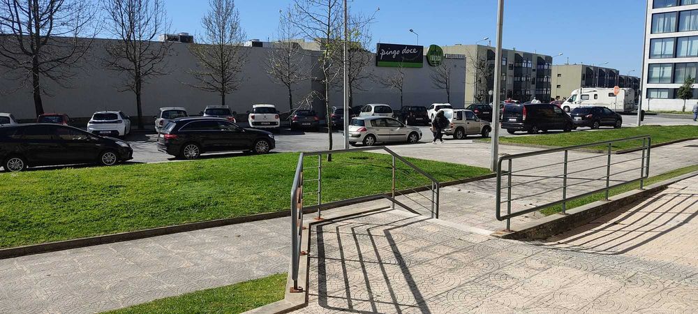 Loja Espetacular 2 montras na Avenida principal de Leça da Palmeira