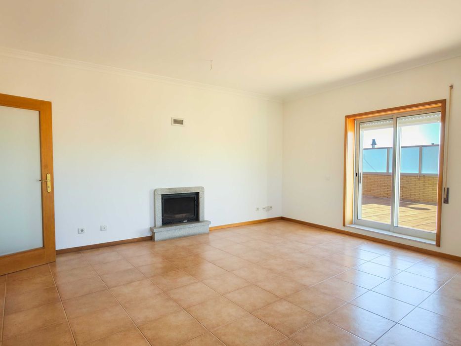 T1 com Terraço, Vista Mar e Lugar de Garagem – Santo Ovídio, a 200m do Metro