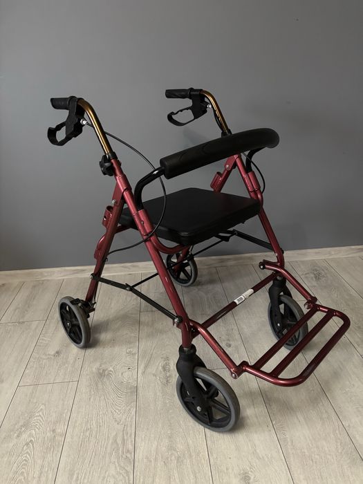 Balkonik na kółkach z siedziskiem