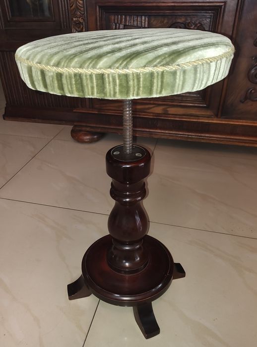 Taboret do pianina.