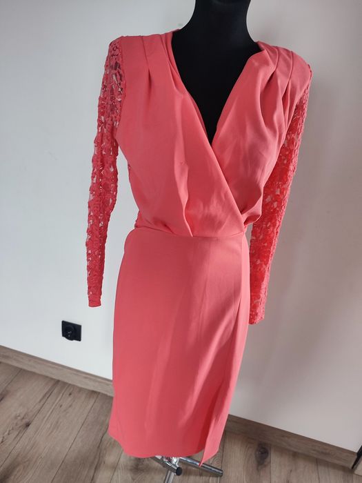 Nowa elegancka sukienka