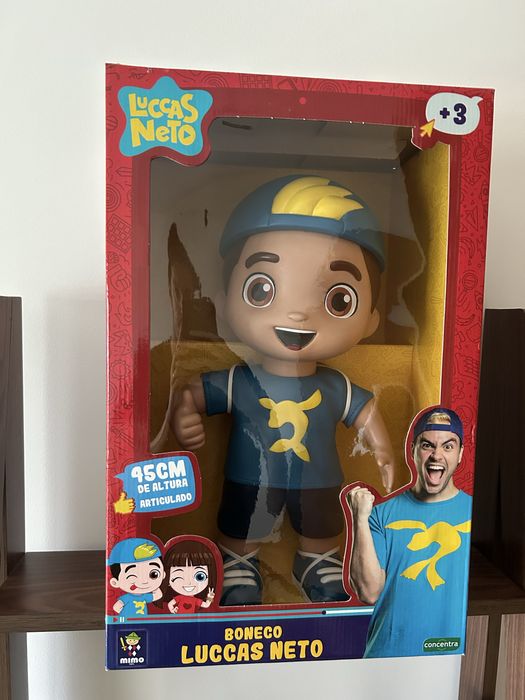 Boneco de 45 centímetros de altura do Luccas Neto