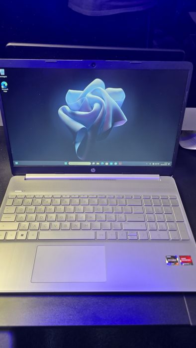 Portátil HP 15s | Ryzen 7 | 12GB RAM | 512GB SSD | Layout PT  + Bolsa