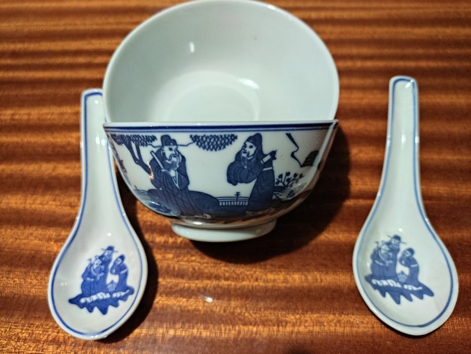 Porcelanowe ręcznie malowane chińskie miseczki z łyżeczką