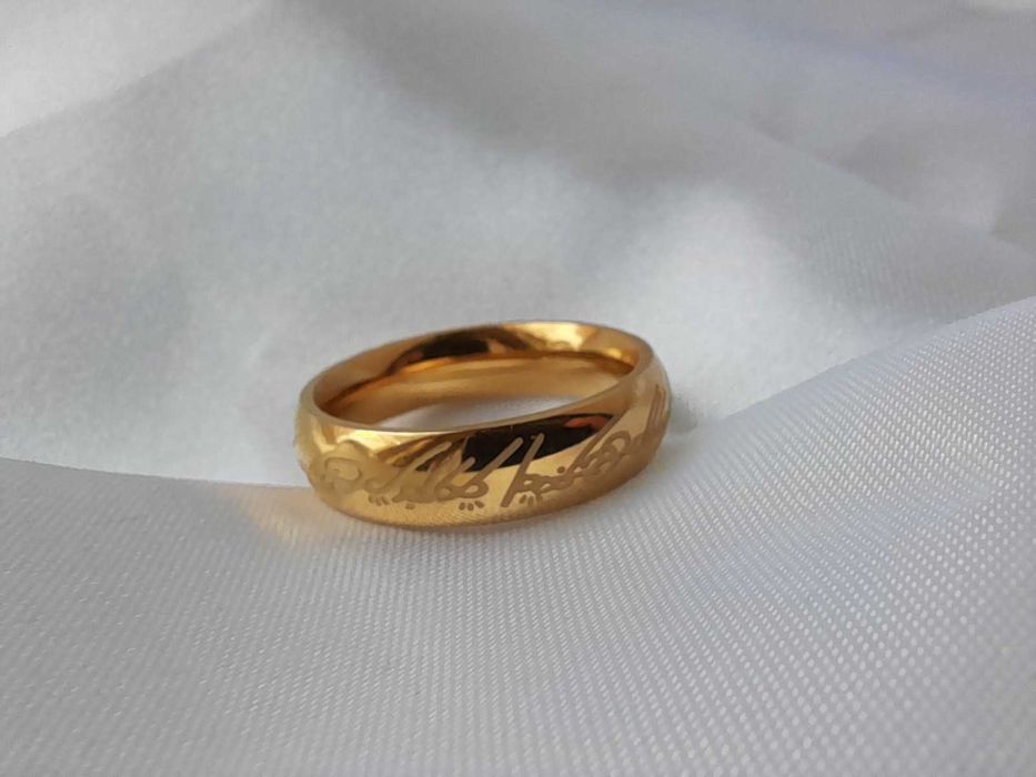 Кольцо Всевластия с люминесцентной гравировкой на языке мордора