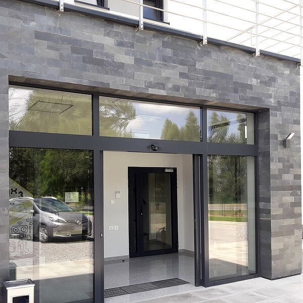 Czarny Łupek Black Slate Elewacja Panel Elewacyjny 30x10 fasada kamień