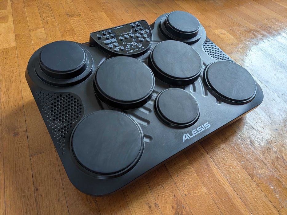 Bateria eletrónica de mesa - Alesis CompactKit 7