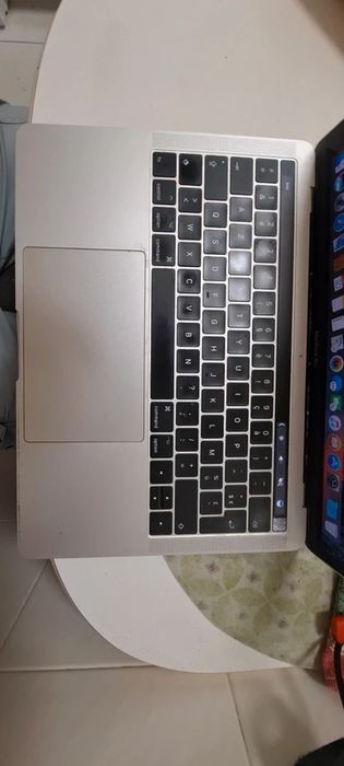 Apple MacBook Pro 2017, 512GB SSD 8GB RAM Touchbar com carregador