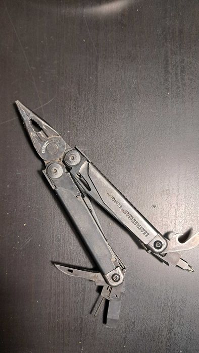 multitool Leatherman Surge black