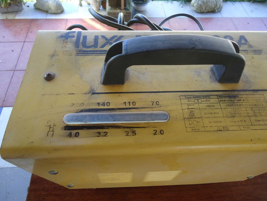 duas maquina s para serralharia