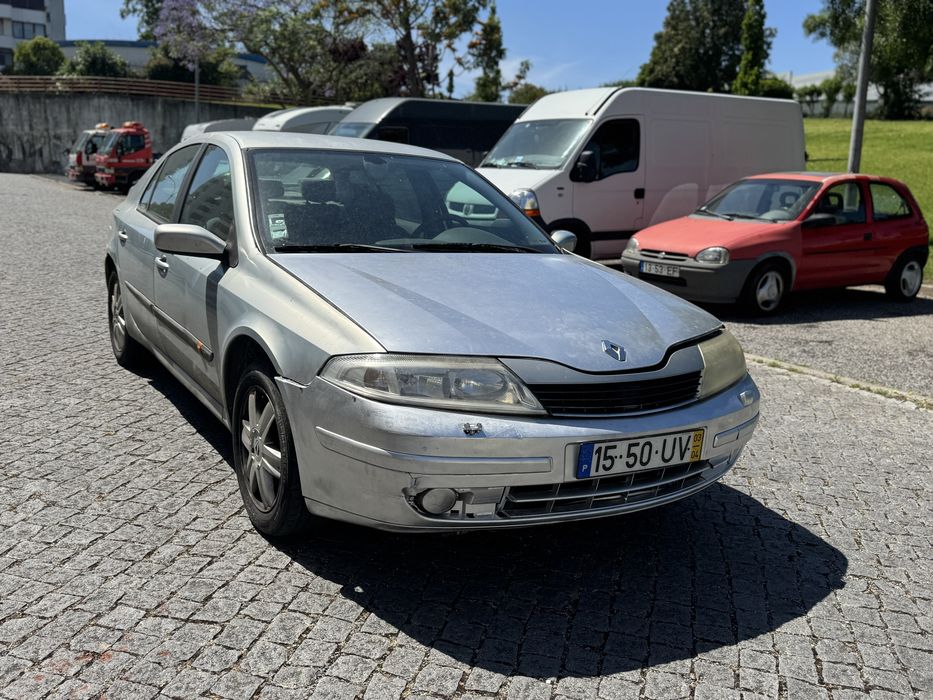 Renault laguna 1.6 gasolina ano 2003  em bom estado geral.