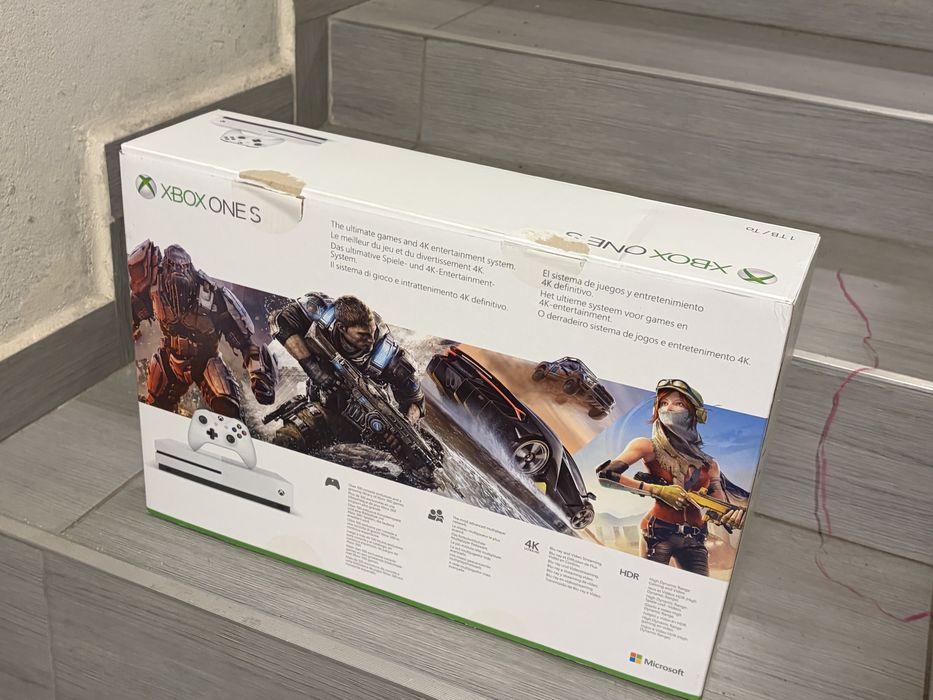 Microsoft Xbox One S 1T dwa pady stacja chlodzaca ładowanie padów
