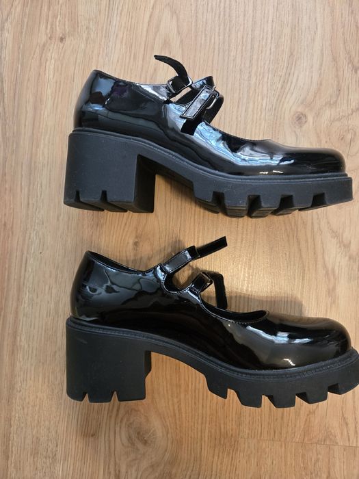 Buty Cropp w stylu Marry Ja e