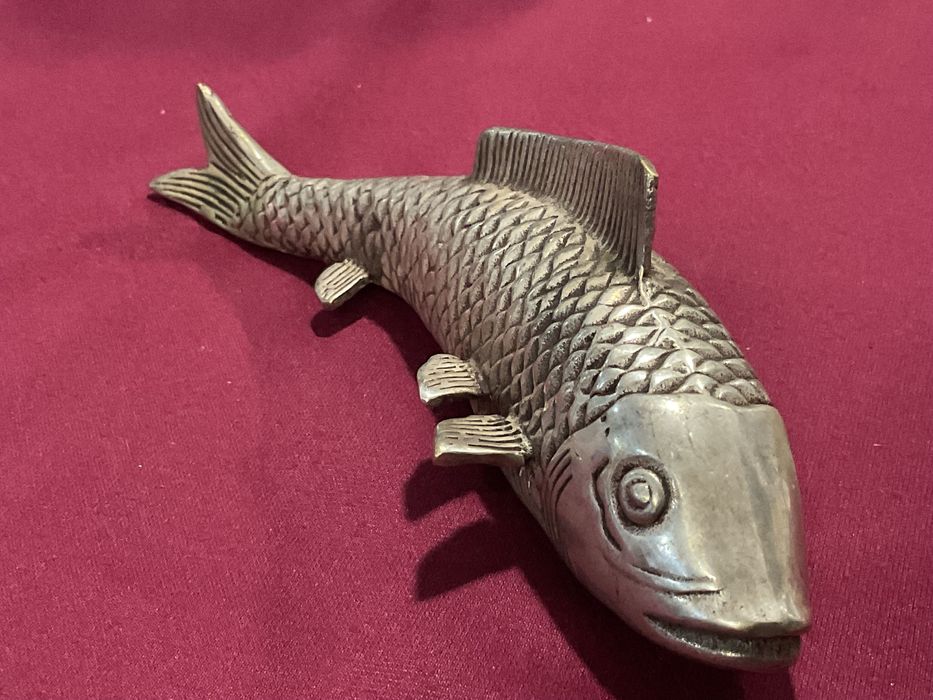 Peixe escultura casquinha medida 15 cm