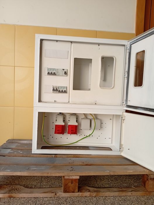 SERVIÇOS Montagem Quadros iletricos provisórios Trifásicos/Monofásicos