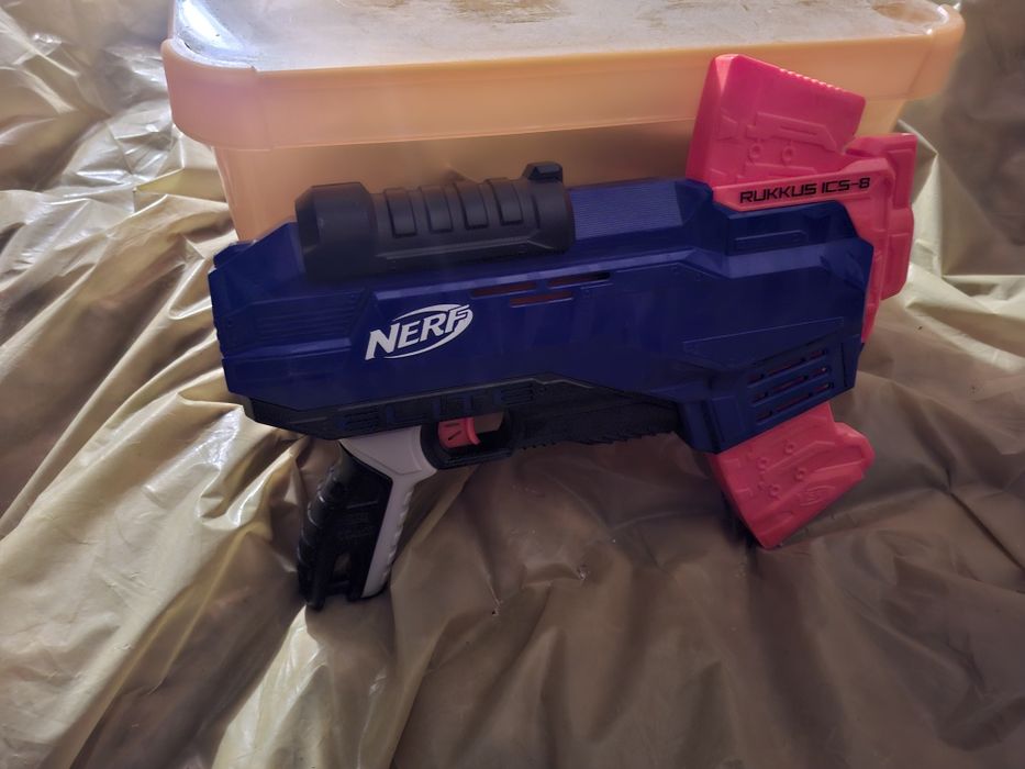 Pistolet NERF na strzałki