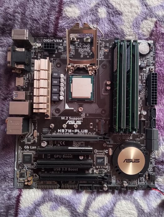 Продаю комплект на intel