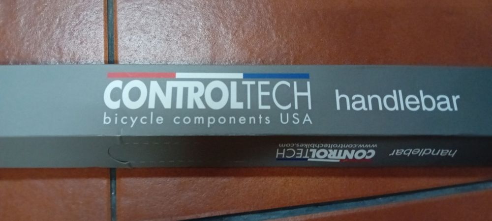 Banco de bicicleta em silicone  e volante