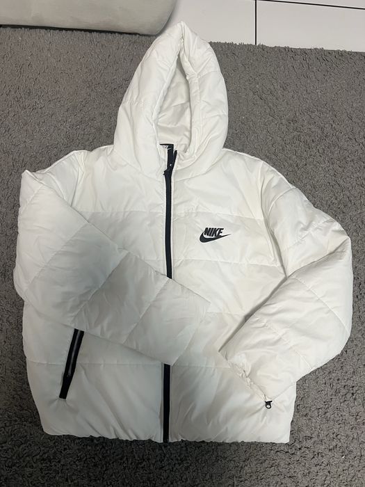 Куртка жіноча Nike
